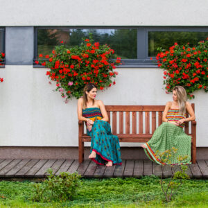 Drewniana ławka ogrodowa Darwin 1,8m z oparciem i podłokietnikami